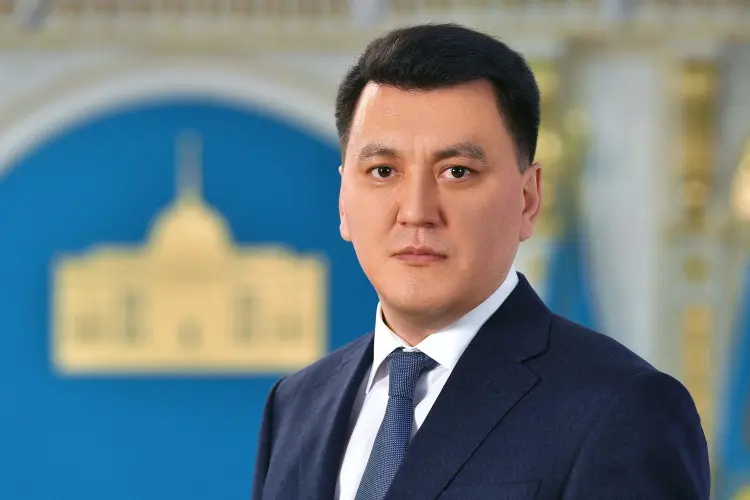 Асхат Асылбеков қазіргі вице-президент Ерлан Қарин үшінші президент болуы мүмкін екенін айтты (ВИДЕО)