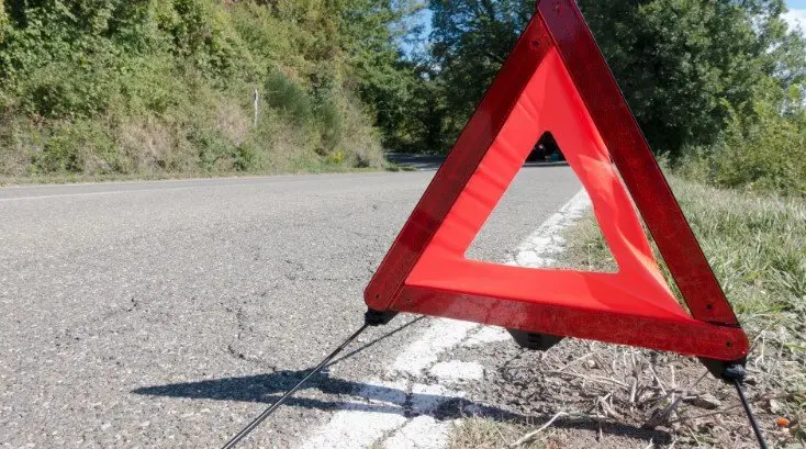 Автобуста 55 жолаушы болған: қиылыста бағдаршамды өтіп кеткен көлік соқтығысып, ер адам қаза тапты