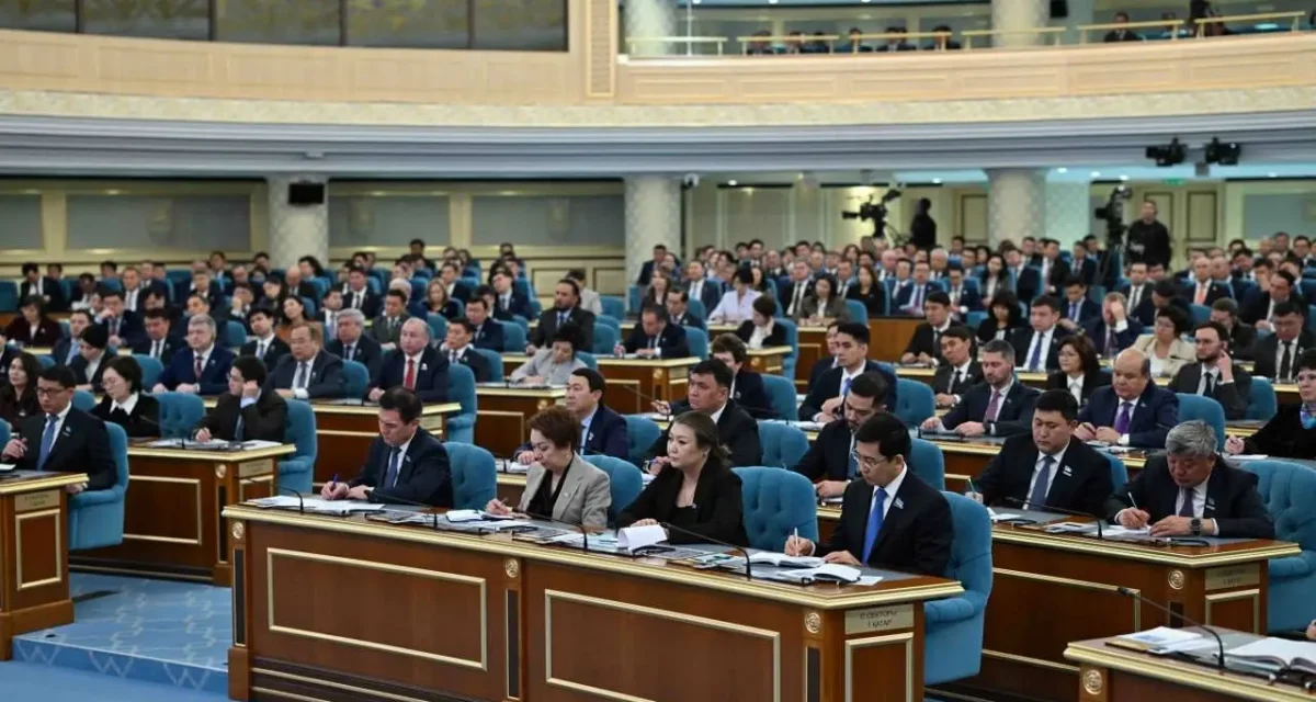 Тоқаев: ең төменгі жалақы 100 мың теңгеге, медиктерге 40%-ға өседі