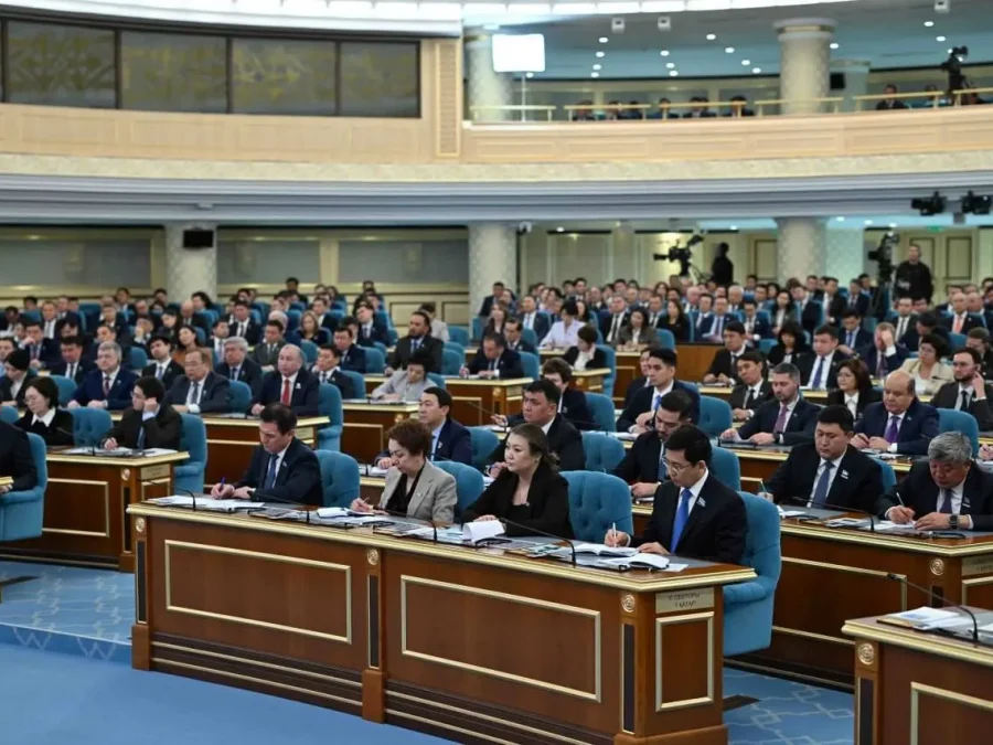 Тоқаев: ең төменгі жалақы 100 мың теңгеге, медиктерге 40%-ға өседі
