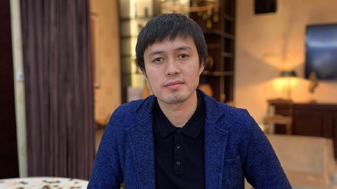 «Қияметте жауап бересіңдер!»: шыдамы таусылған әнші Ердос Қанаев ашуға мінді