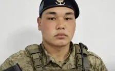 Каспийдегі оқу-жаттығудан аман қалған сарбаз Бекет Мырзағалиев әскери борышын аяқтады