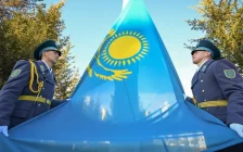 Тоқаевтың қатысуымен Республика күніне орай Мемлекеттік ту көтерілді