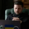 Зеленский Трамптың Ресеймен мәмілесінен кейін өзін сатылғандай сезінетінін мойындады