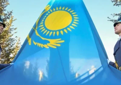 Тоқаевтың қатысуымен Республика күніне орай Мемлекеттік ту көтерілді