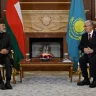 Тоқаев Оман Сұлтанымен әуежайда кездесіп, келіссөздер жоспарын талқылады