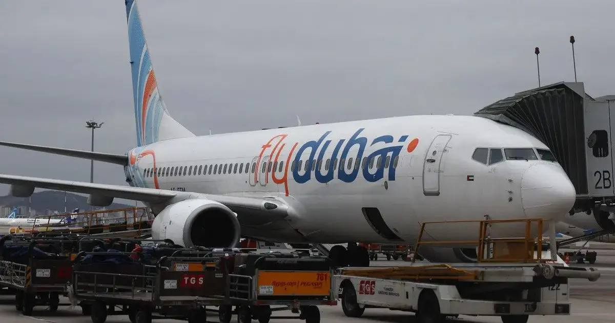 Flydubai ұшағындағы төтенше жағдай: жолаушы екінші пилотты құрықтады