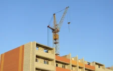 Оралда екі жасөспірім көпқабатты үйдің шатырынан құлап, ажал құшты