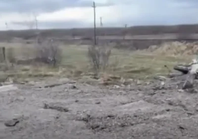 «Ескісі де жоқ, жаңасы да жоқ»: ШҚО-да аялдамаларды сүріп тастаған шенеуніктер тұрғындарды далада қалдырды