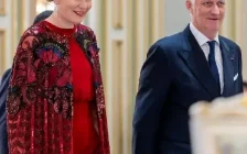 Бельгия королевасы Астанада қазақ зергерінің гауһар сырғасын тақты