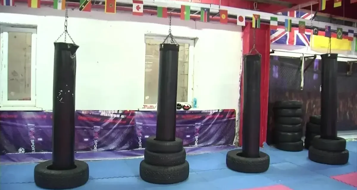 Қонаевта ММА жаттықтырушысы балаларға қатысты айыптаулардан кейін қамауға алынды