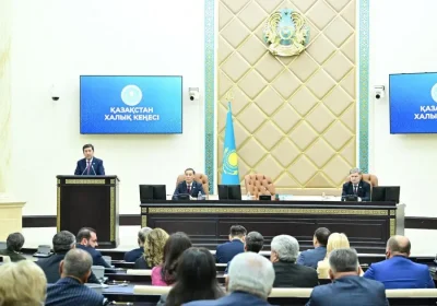 Ерлан Қошанов Республика күні қарсаңында мемлекеттік наградалар тапсырды
