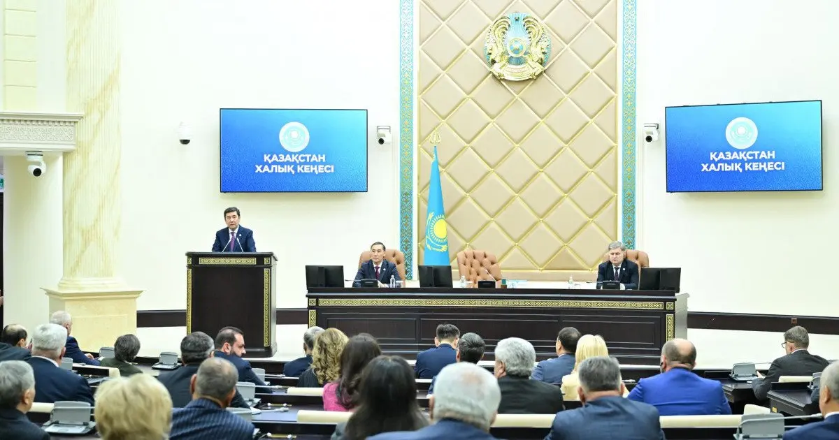 Ерлан Қошанов Республика күні қарсаңында мемлекеттік наградалар тапсырды
