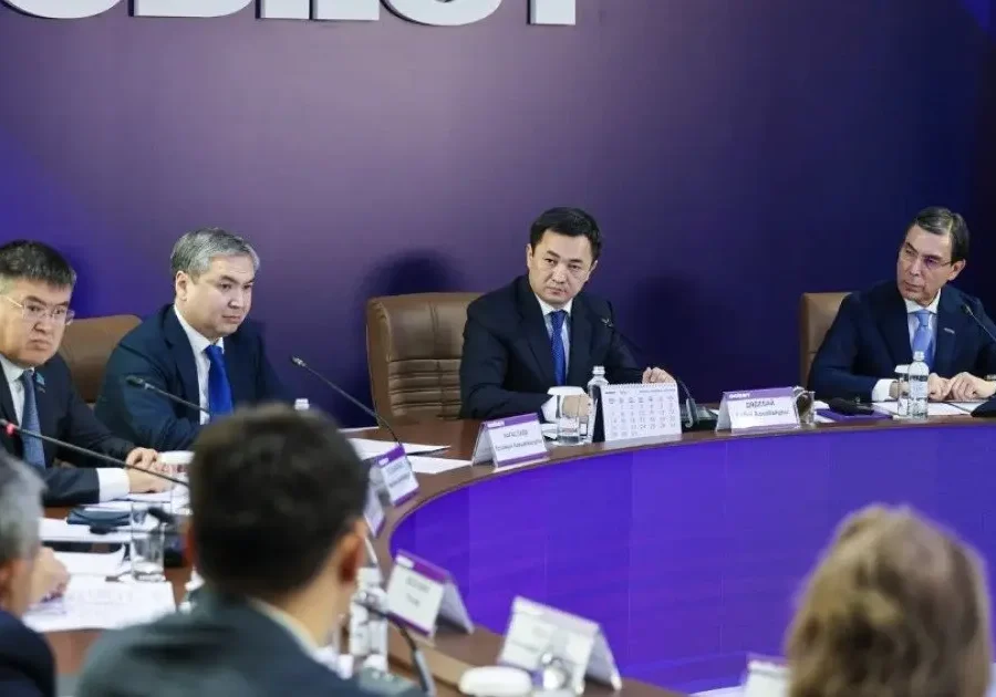 «Әділет» партиясы орта бизнесті дамыту жолдарын талқылады