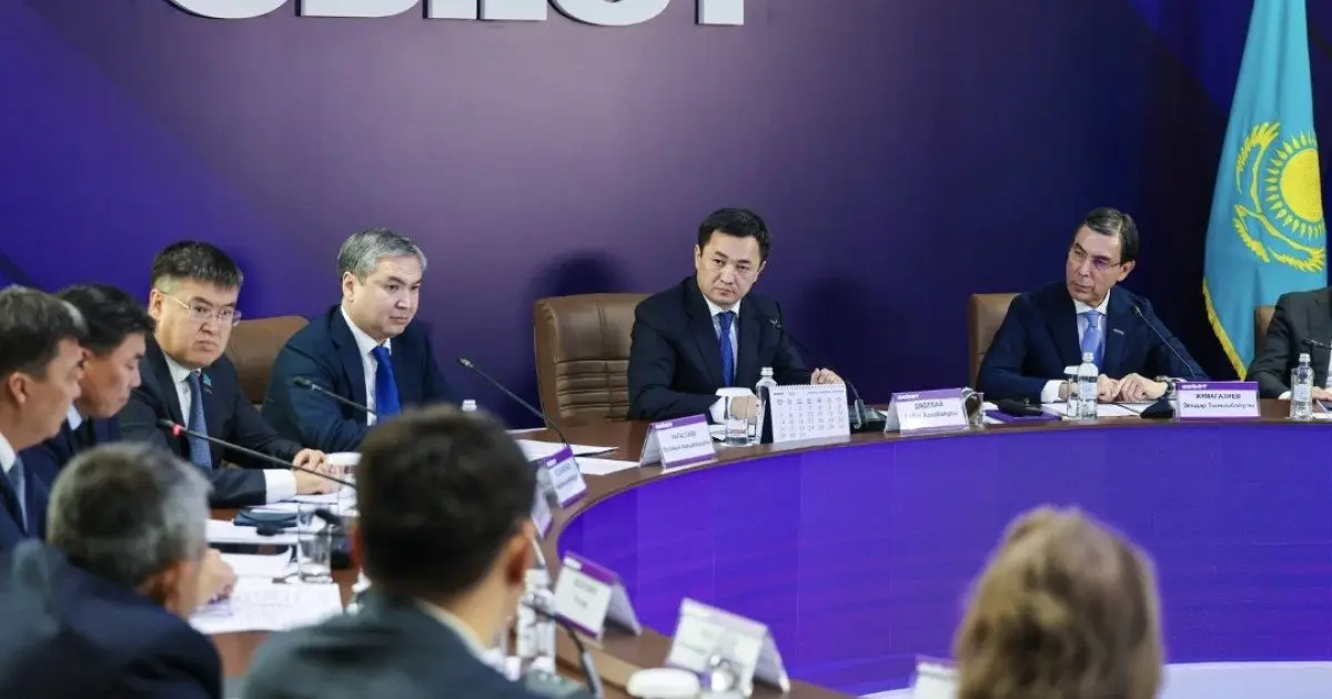 «Әділет» партиясы орта бизнесті дамыту жолдарын талқылады
