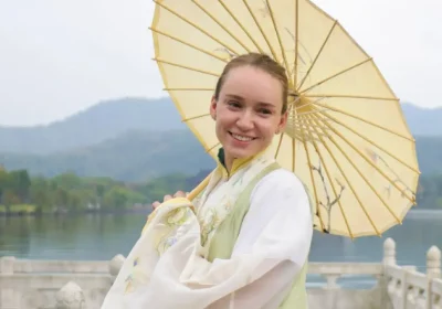 Елена Рыбакина дәстүрлі қытай киімін киіп, әлеуметтік желіде бейне жариялады