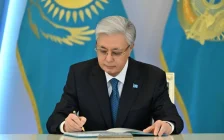 Тоқаев барлық деңгейдегі мәслихаттарды таратты