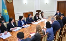 Ерлан Қарин балалар құқығын қорғау жөніндегі кеңес өткізді