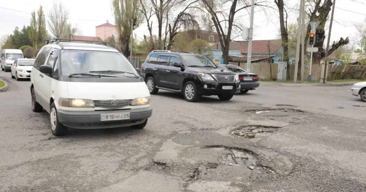 Абай мен Жетісу облыстарының ортасындағы жолдың сиқы осы: жөндеуге кім жауапты?